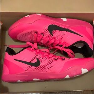 Kobe 11 EM breast cancer basketball sneaker